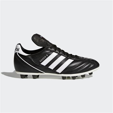 Schwarze und weiße Kaiser 5 Liga Fußballschuhe 